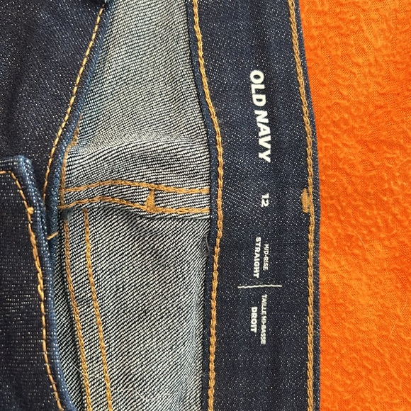 Old Navy woman’s size 12 mid rise straight jeans - Picture 3 of 5